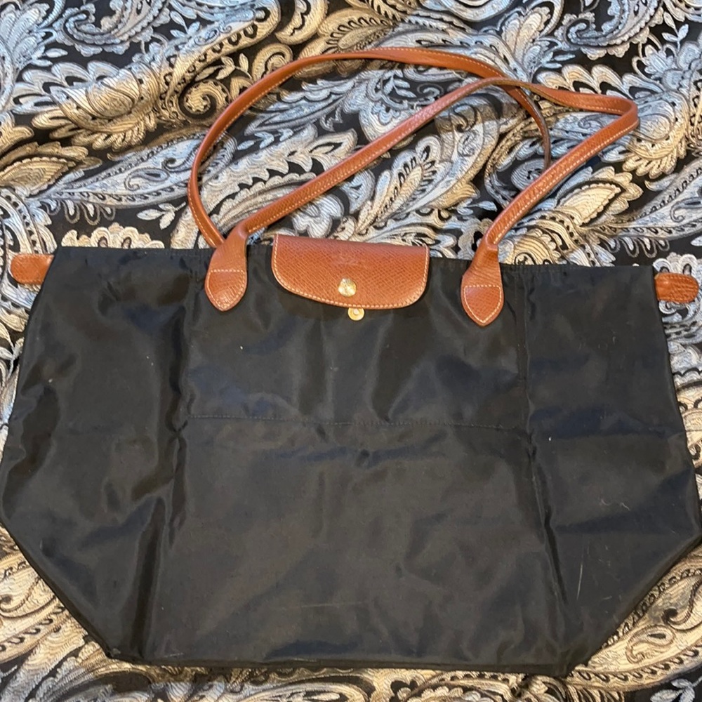 Largest size black longchamp bag